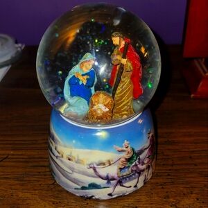 Musical Snow Globe❄️